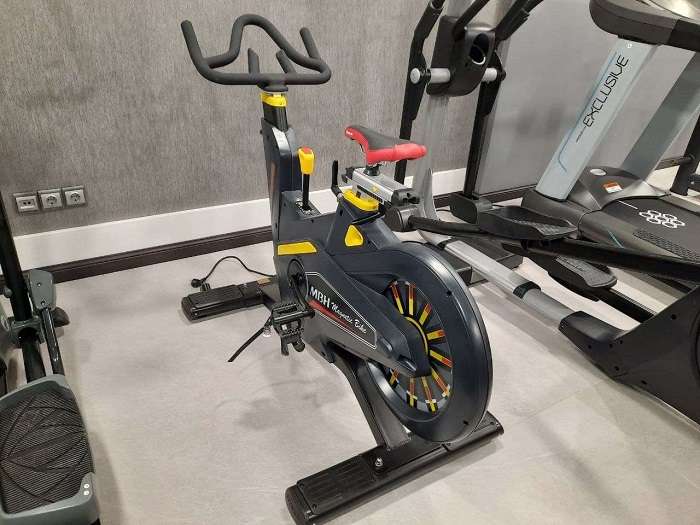 عکس دوچرخه ثابت باشگاهی